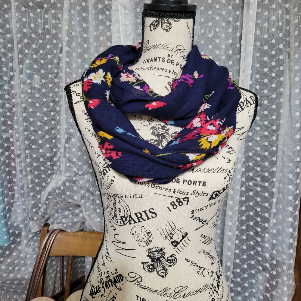 VERA BRADLEY SCARF